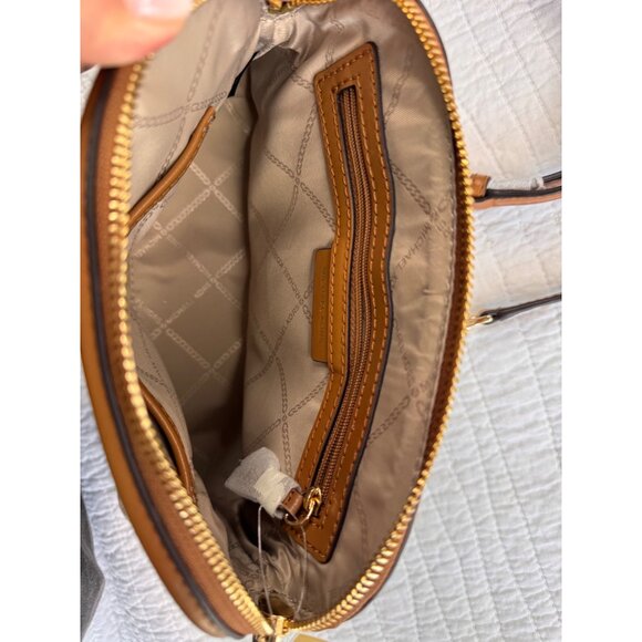 NEW Michael Kors Vanilla/Acorn LG Zip Dome Crossbody Bag Gold Chain Strap - Picture 4 of 15